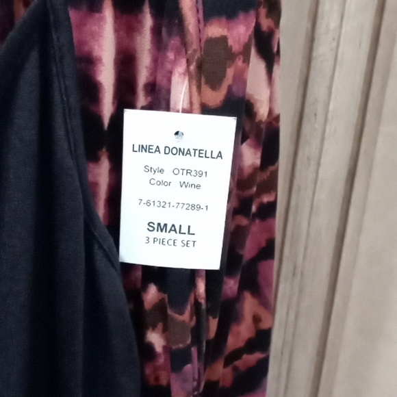 Very Nice Pajama Set (Women's Size Small is the only size that I have!) - Picture 3 of 9